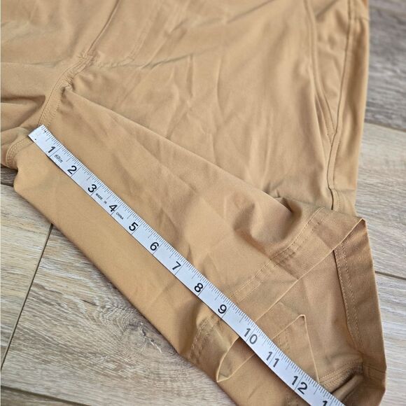 Columbia shorts size 36 quick dry material 10" Length tan colored - Picture 7 of 10